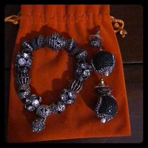 Sparkling ✨ Black/Silver Bracelet and Earrings